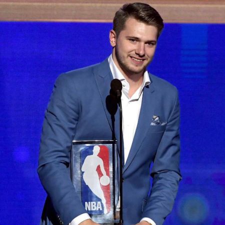 Mirjam's son posing carrying his award